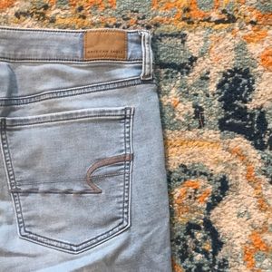 American Eagle Size 16 Regular light wash jeans